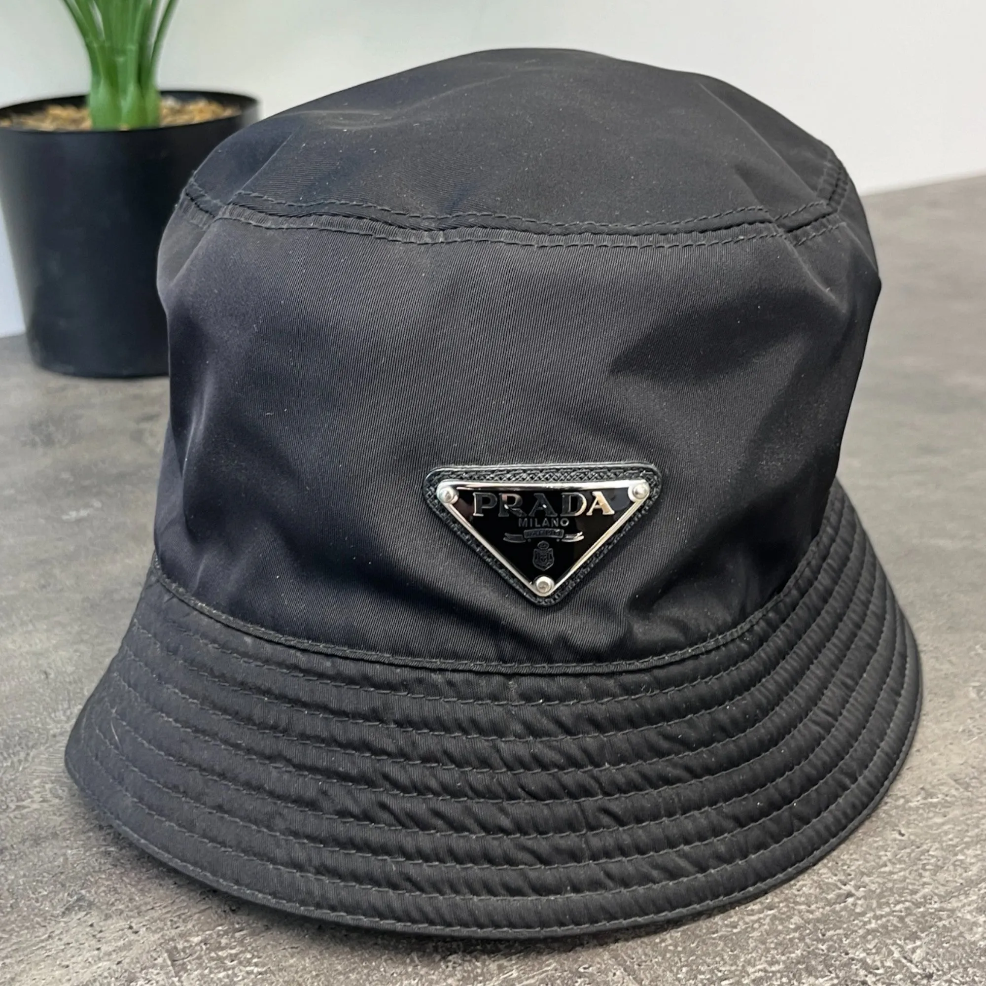 Men's Plaque Logo Bucket Hat Black Size M
